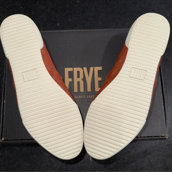 NEW FRYE MELANIE SLIP ON BROWN GENUINE LEATHER BUTTERY SOFT SNEAKERS 8 - Picture 11 of 13